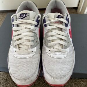 Women’s Nike Air Max 90